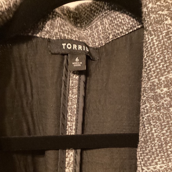 Torrid Studio Double Knit Boyfriend Blazer – Glen Plaid Charcoal – Size 6 (30) - Picture 3 of 6